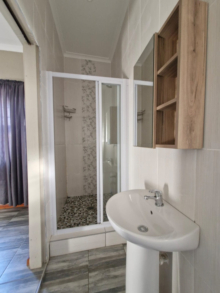 To Let 3 Bedroom Property for Rent in Overbaakens Eastern Cape